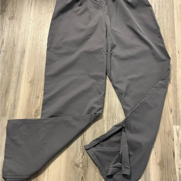 Under Armour Men's Gray Heat Gear Straight Pants NWT - Picture 2 of 6